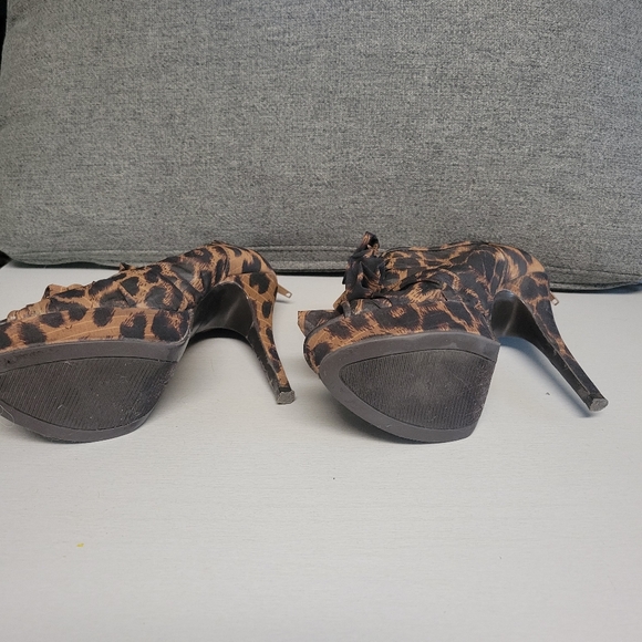 Nine West leopard print size 7.5 open toe heels - Picture 2 of 4